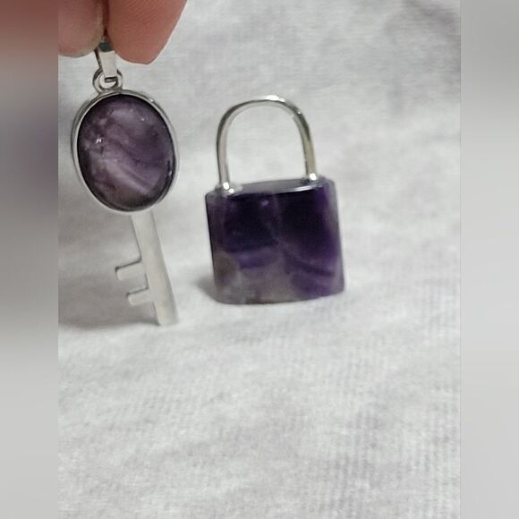 Amethyst Lock and Key Pendant - Picture 4 of 14